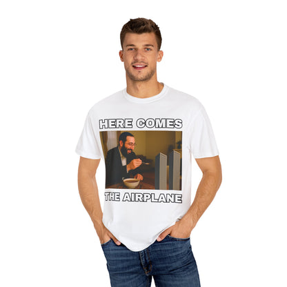 here comes the airplane